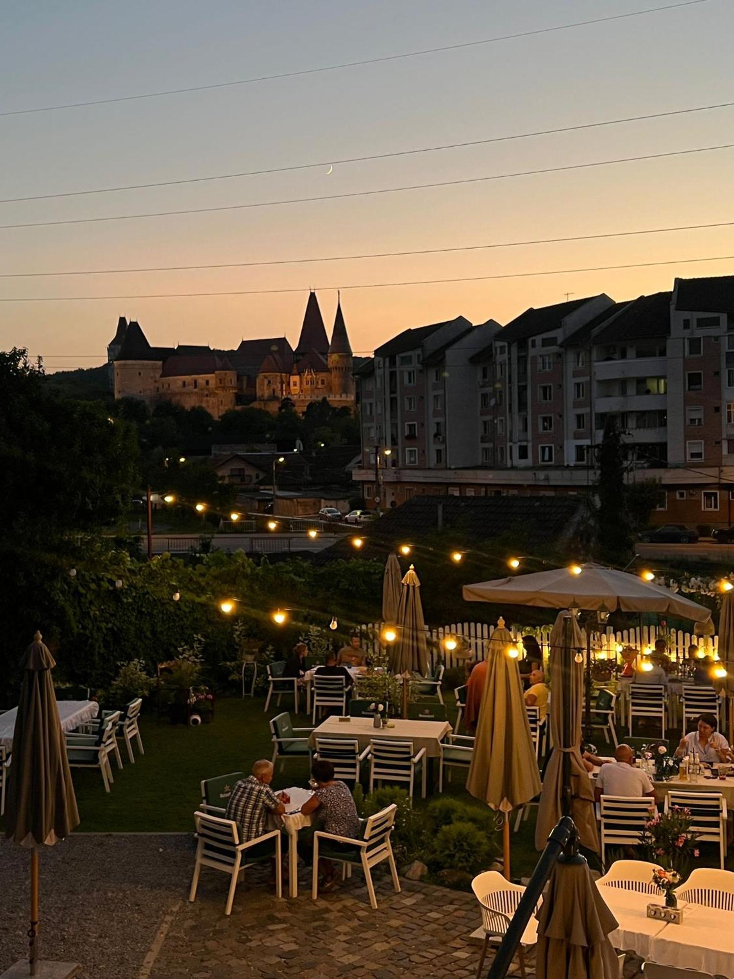 La Fontaine Hotel Hunedoara Exterior foto
