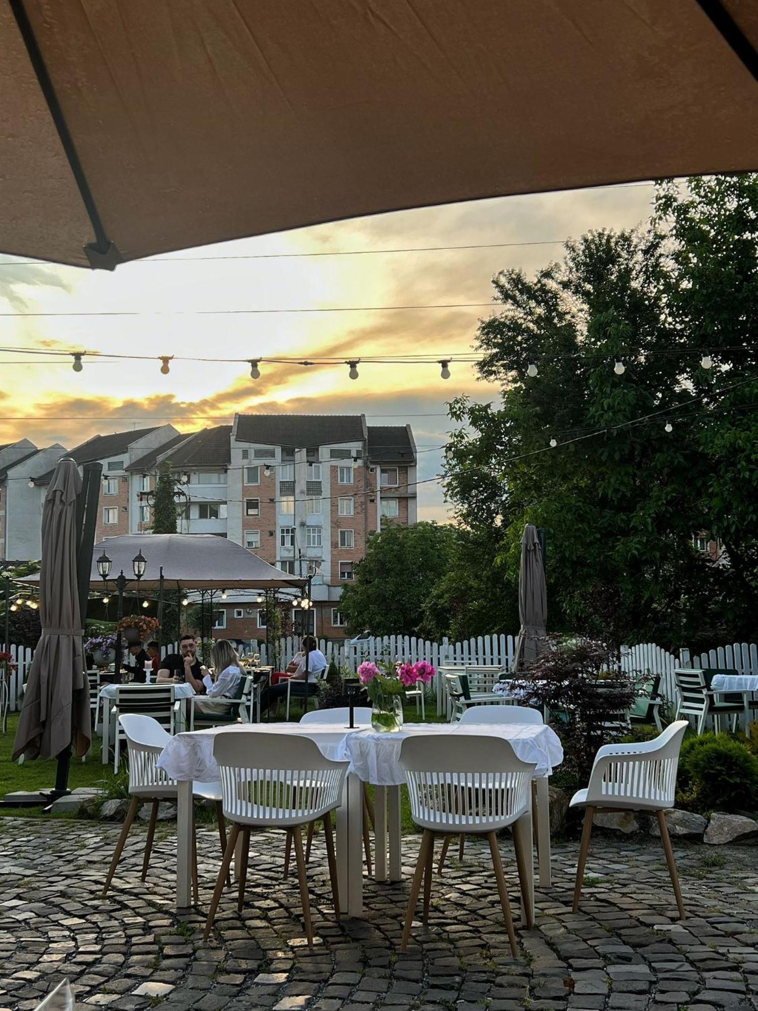 La Fontaine Hotel Hunedoara Exterior foto